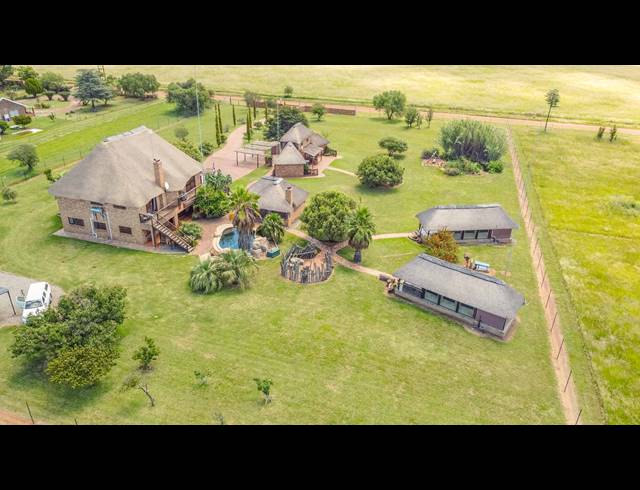 8 BEDROOM BED & BREAKFAST FOR SALE IN MOOILANDE